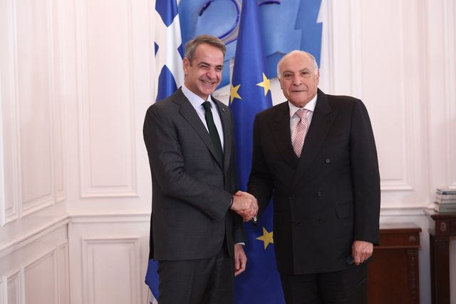 Συνάντηση Μητσοτάκη – ΥΠΕΞ Αλγερίας: Aμοιβαία βούληση για ενίσχυση των διμερών σχέσεων
