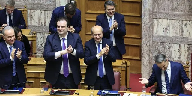 Μητσοτάκης – Πιερρακάκης: Ευημερούν οι αριθμοί τους, όχι οι πολίτες…