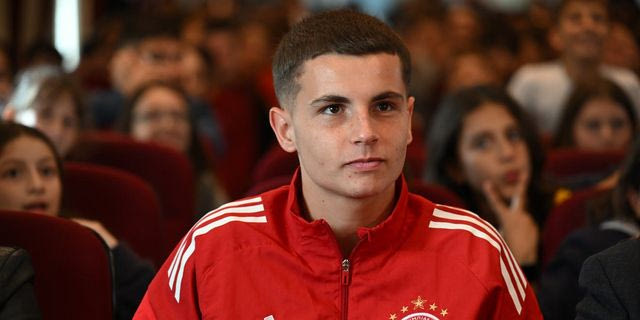 Ολυμπιακός: Ερυθρόλευκη τρέλα για ένα αυτόγραφο από τον νικητή του Golden Boy Web 2025, Χρήστο Μουζακίτη