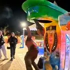 Viral ξανά ο Ευτύχης Μπλέτσας: Έριξε μπουνιά σε μηχάνημα και έπεσε κάτω – Βίντεο