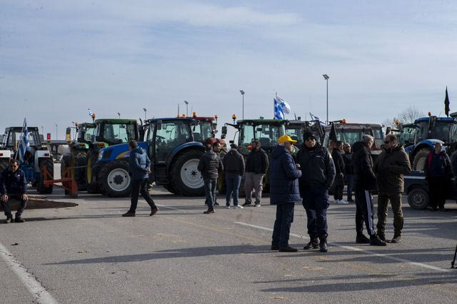 Μπλόκο αγροτών στα Μάλγαρα Θεσσαλονίκης