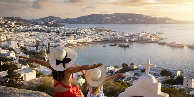 Τουρισμός  με ταχύτητα Ferrari σε δρόμους με λακούβες