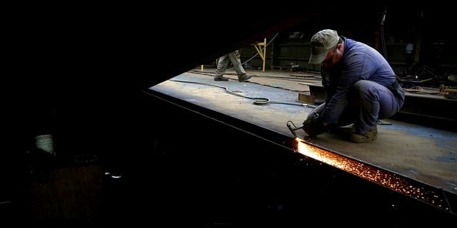 Στιγμιότυπο από την ναυπηγοεπεισκευαστική ζώνη του Περάματος