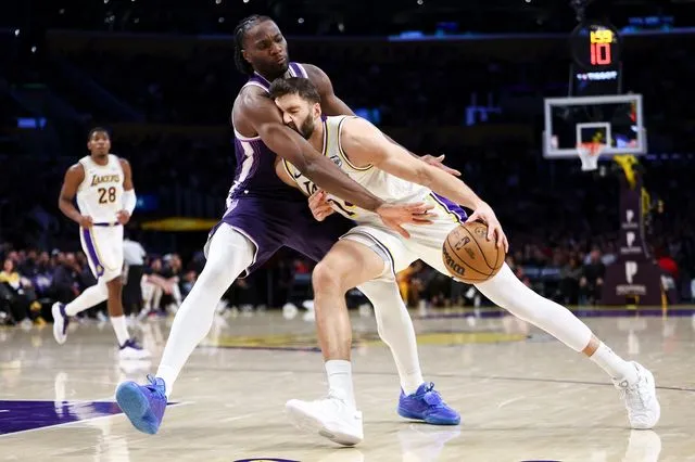 NBA: Οι Κλίπερς καθάρισαν τους Πίστονς – Νίκη για τους Λέικερς επί των Κινγκς