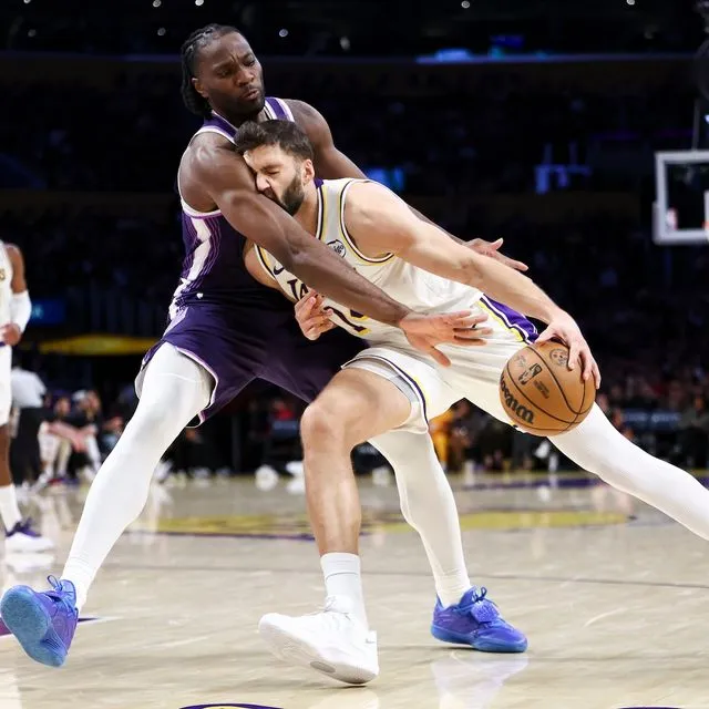 Οι Κλίπερς καθάρισαν τους Πίστονς – Νίκη για τους Λέικερς επί των Κινγκς