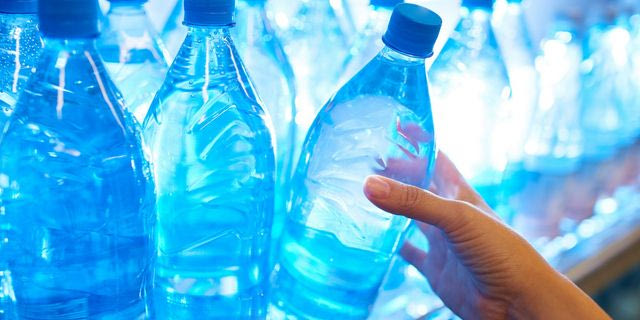 Μπουκάλια με νερό