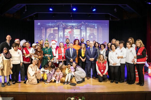 P&G και Ελληνικός Ερυθρός Σταυρός: Μια χριστουγεννιάτικη «αγκαλιά» για τα παιδιά ευάλωτων οικογενειών