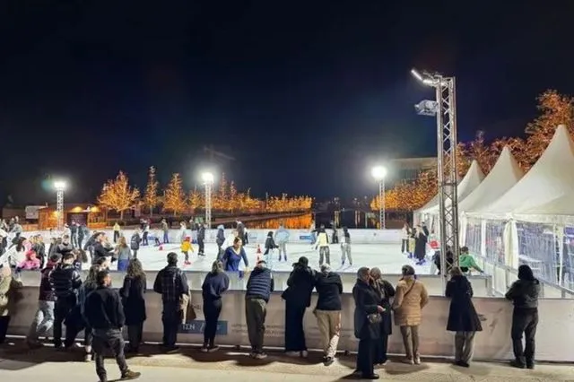 “Πατινάζ” χαράς σε ένα μοναδικό γιορτινό παγοδρόμιο στο Κέντρο Πολιτισμού Ίδρυμα Σταύρος Νιάρχος ΚΠΙΣΝ