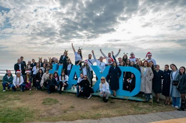 Εθελοντές-εργαζόμενοι της AEGEAN έφεραν τα Χριστούγεννα στα σχολεία απομακρυσμένων περιοχών
