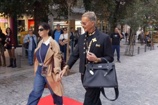 Ο Λάκης Γαβαλάς χαρίζει red carpet στιγμές στην καρδιά της Ερμού