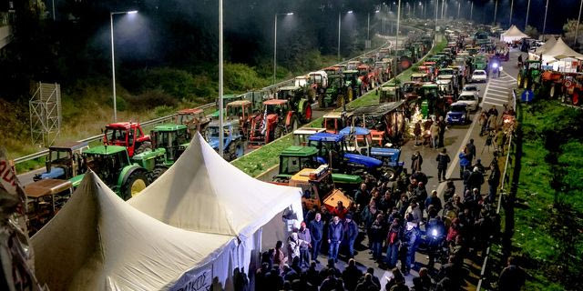 Κρίσιμη σύσκεψη για τα μπλόκα την Πέμπτη – Ο ΕΛΓΑ “φούντωσε” την οργή των αγροτών
