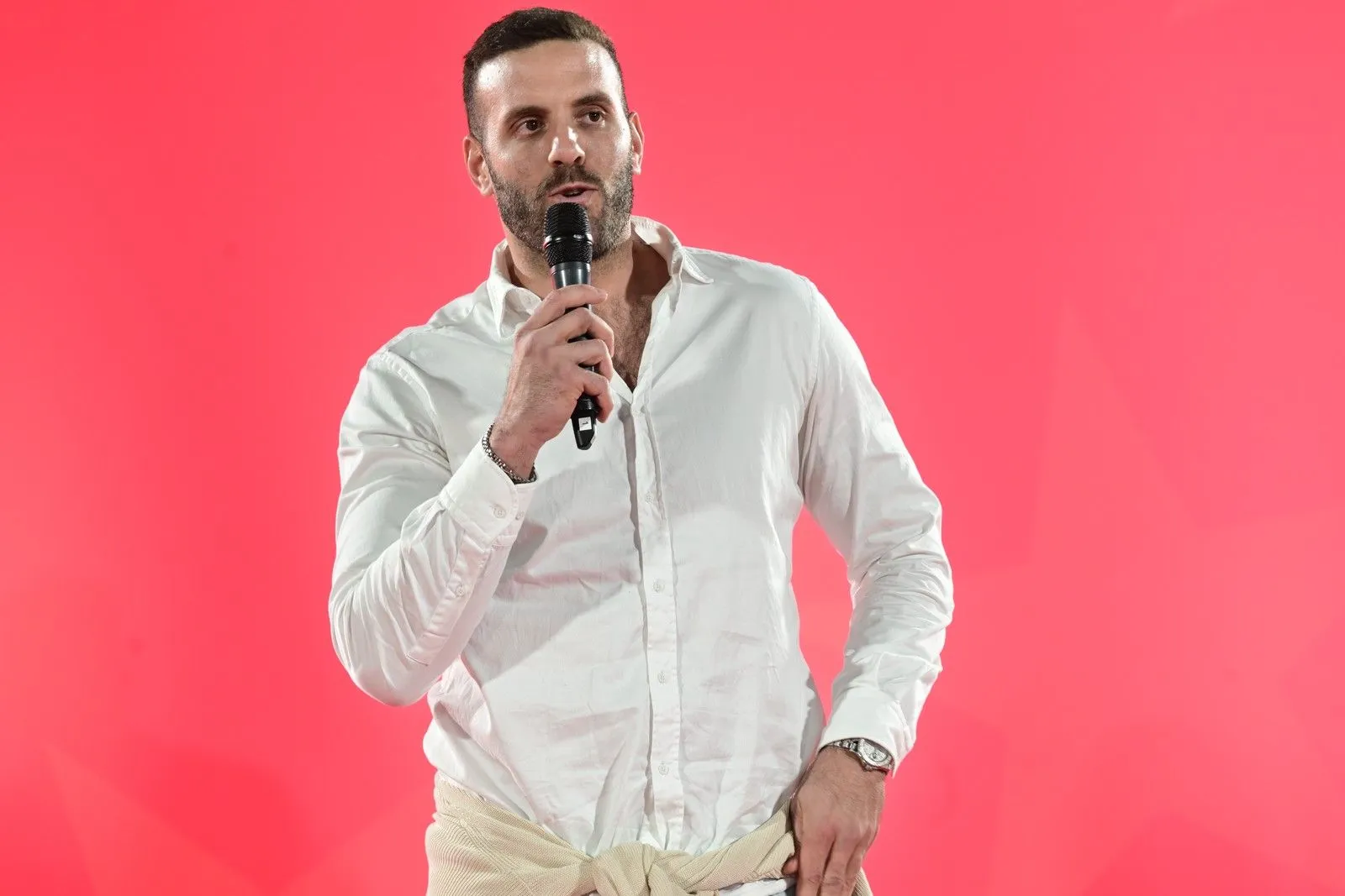 O ευρωβουλευτής Νίκος Παππάς χτύπησε δημοσιογράφο του NEWS 24/7