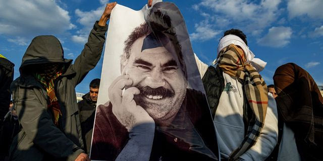 Κούρδοι διαδηλώνουν υπέρ του ηγέτη τους Αμπντουλάχ Οτσαλάν