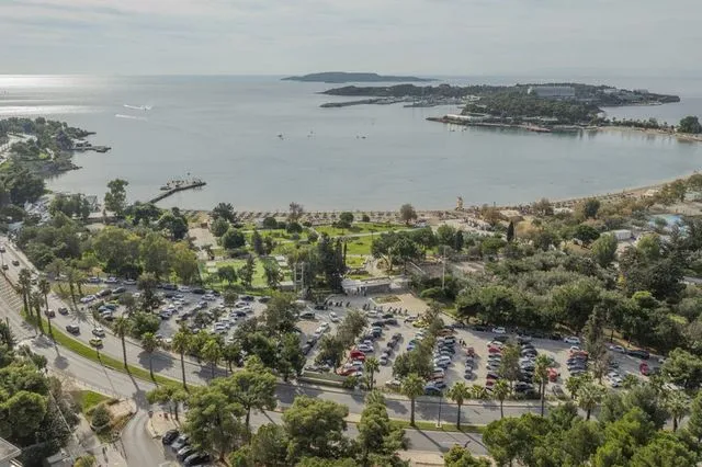 Η “μάχη” για την Ακτή Βουλιαγμένης και την Ωκεανίδα