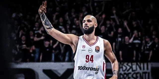 Η παρακάμερα του Ολυμπιακού και η ομιλία του Μπαρτζώκα στα αποδυτήρια