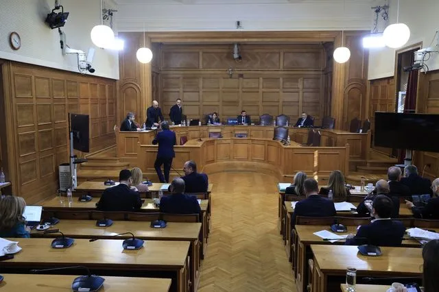 “Φραπές” στην Εξεταστική: “Έξι μήνες ξεφτιλίζομαι. Επικαλούμαι δικαίωμα στη σιωπή”