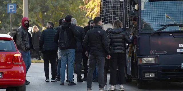 Μεταγωγή στον ανακριτή των συλληφθέντων για την υπόθεση με τις παράνομες επιδοτήσεις του ΟΠΕΚΕΠΕ