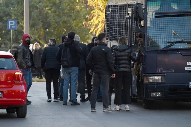 Μεταγωγή στον ανακριτή των συλληφθέντων για την υπόθεση με τις παράνομες επιδοτήσεις του ΟΠΕΚΕΠΕ