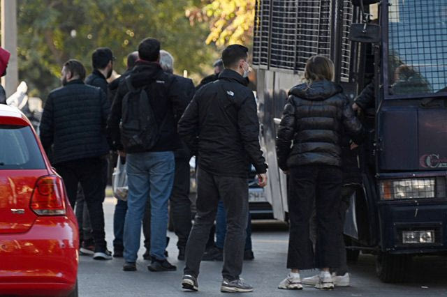 Μεταγωγή στον ανακριτή των συλληφθέντων για την υπόθεση με τις παράνομες επιδοτήσεις του ΟΠΕΚΕΠΕ