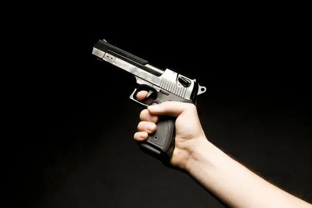 Χανιά: Μπαλωθιές σε εκδήλωση για το άναμμα χριστουγεννιάτικου δέντρου