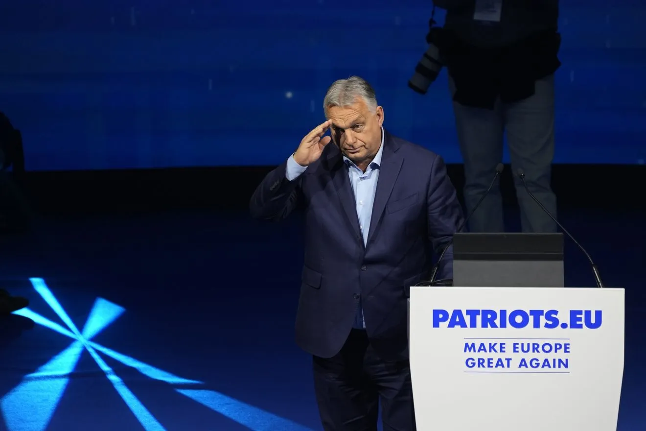 Ο Βίκτορ Όρμπαν σε σύνοδο των ακροδεξιών Patriots for Europe