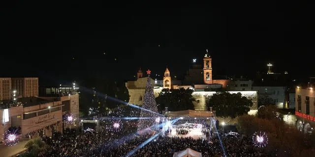 Το χριστουγεννιάτικο δέντρο άναψε στη Βηθλεέμ