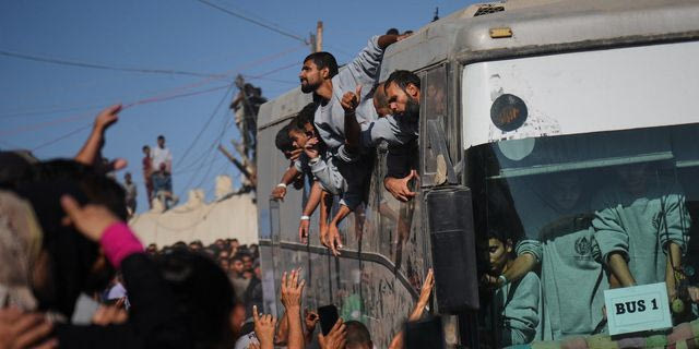 Παλαιστίνιοι κρατούμενοι επιστρέφουν στη Γάζα