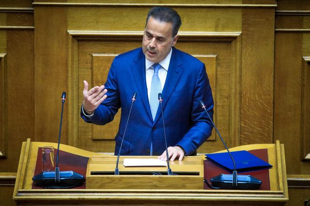 Ο Σταύρος Παπασταύρου στη Βουλή