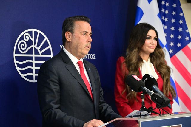 Συνάντηση Παπασταύρου – Γκίλφοϊλ: “Η ενέργεια βρίσκεται στον πυρήνα της σχέσης ΗΠΑ-Ελλάδας”