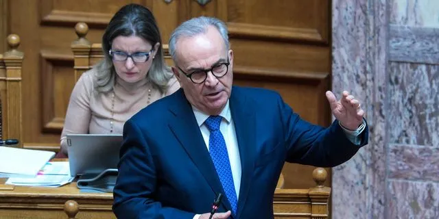 Βουλή: Σύγκρουση Παπαθανάση – Πολάκη για την εκλογή Πιερρακάκη στο Eurogroup