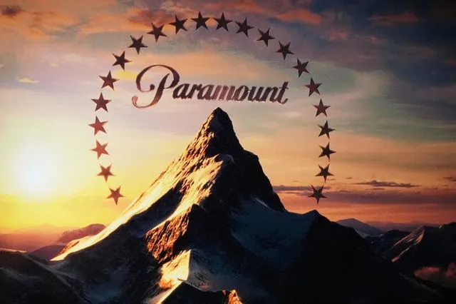 Γιατί η Paramount “χτυπά” τη Netflix για τη Warner Bros και ποια είναι πιθανότερο να κερδίσει
