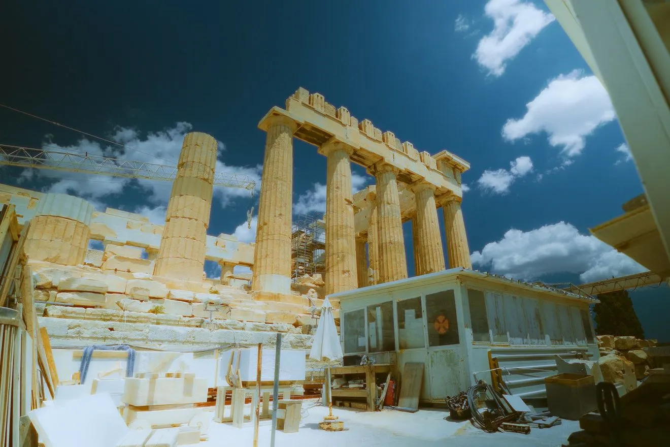 Ο Παρθενώνας όπως φαίνεται από τα εργαστήρια των μαρμαροτεχνιτών