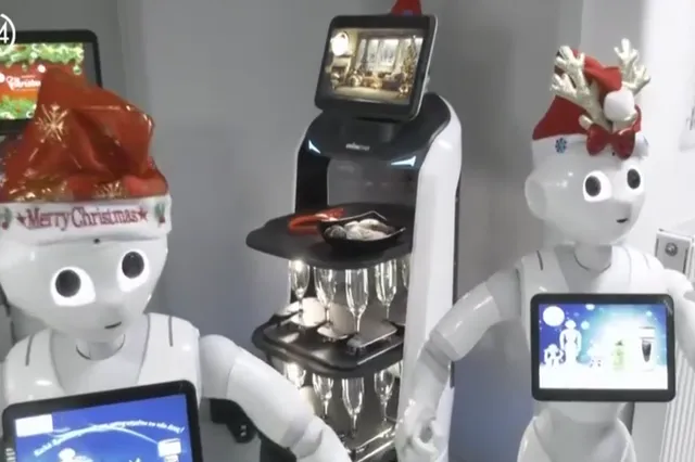 Θεσσαλονίκη: Ρομπότ λένε τα κάλαντα σε κλινική του “Γ. Γεννηματάς” – Βίντεο