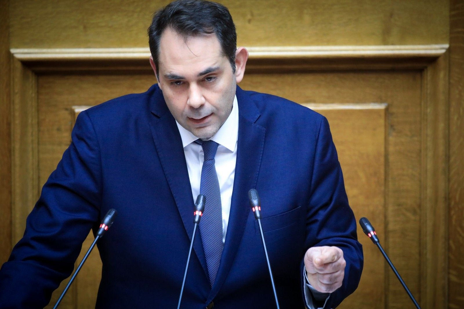 Ο Θάνος Πετραλιάς στη Βουλή