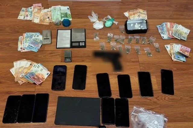 Διακίνηση ναρκωτικών σε σχολεία: Ο 20χρονος αρχηγός και τα βασανιστήρια στα "ανυπάκουα" μέλη