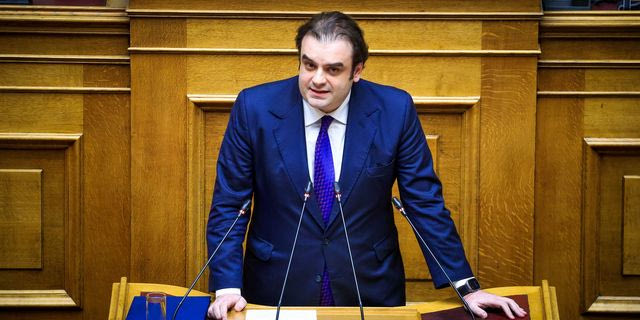 Ο Κυριάκος Πιερρακάκης στην ολομέλεια της Βουλής