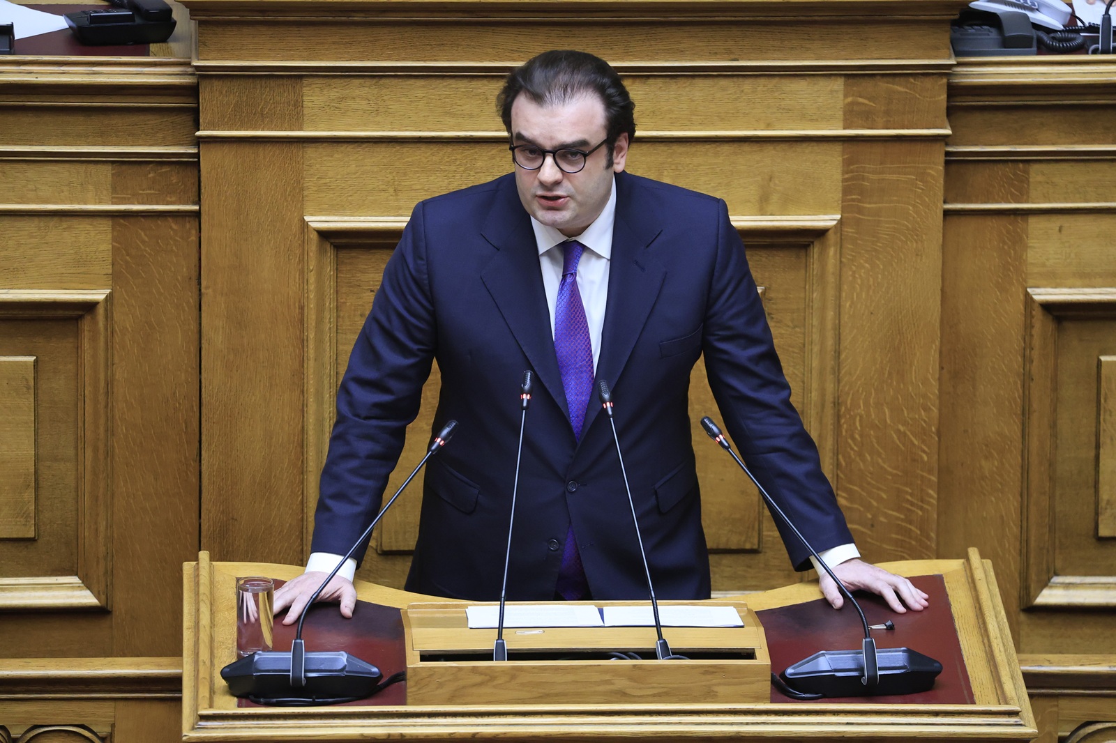Πιερρακάκης: “Προστατεύουμε τους συνεπείς οφειλέτες – Όσοι παραβιάζουν τους κανόνες θα λογοδοτούν”