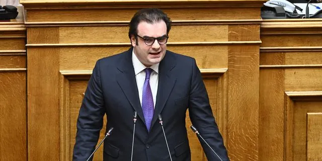 Ο Κυριάκος Πιερρακάκης στη Βουλή
