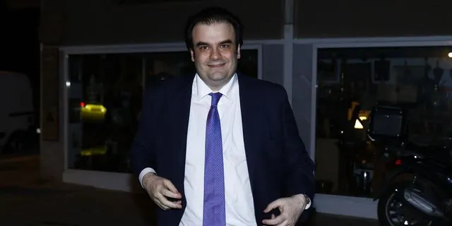 Στον “Καραβίτη” ο Πιερρακάκης μετά την ψήφιση του Προϋπολογισμού