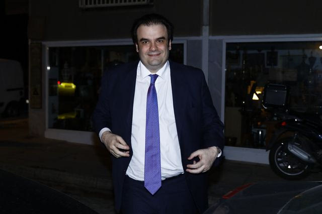 Στον “Καραβίτη” ο Πιερρακάκης μετά την ψήφιση του Προϋπολογισμού