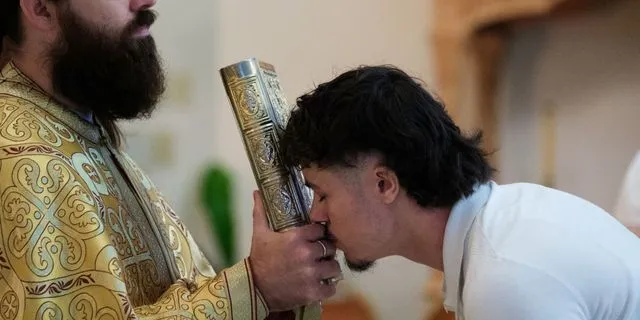 Orthobros: Αντί για τον Andrew Tate επιλέγουν την Ορθοδοξία