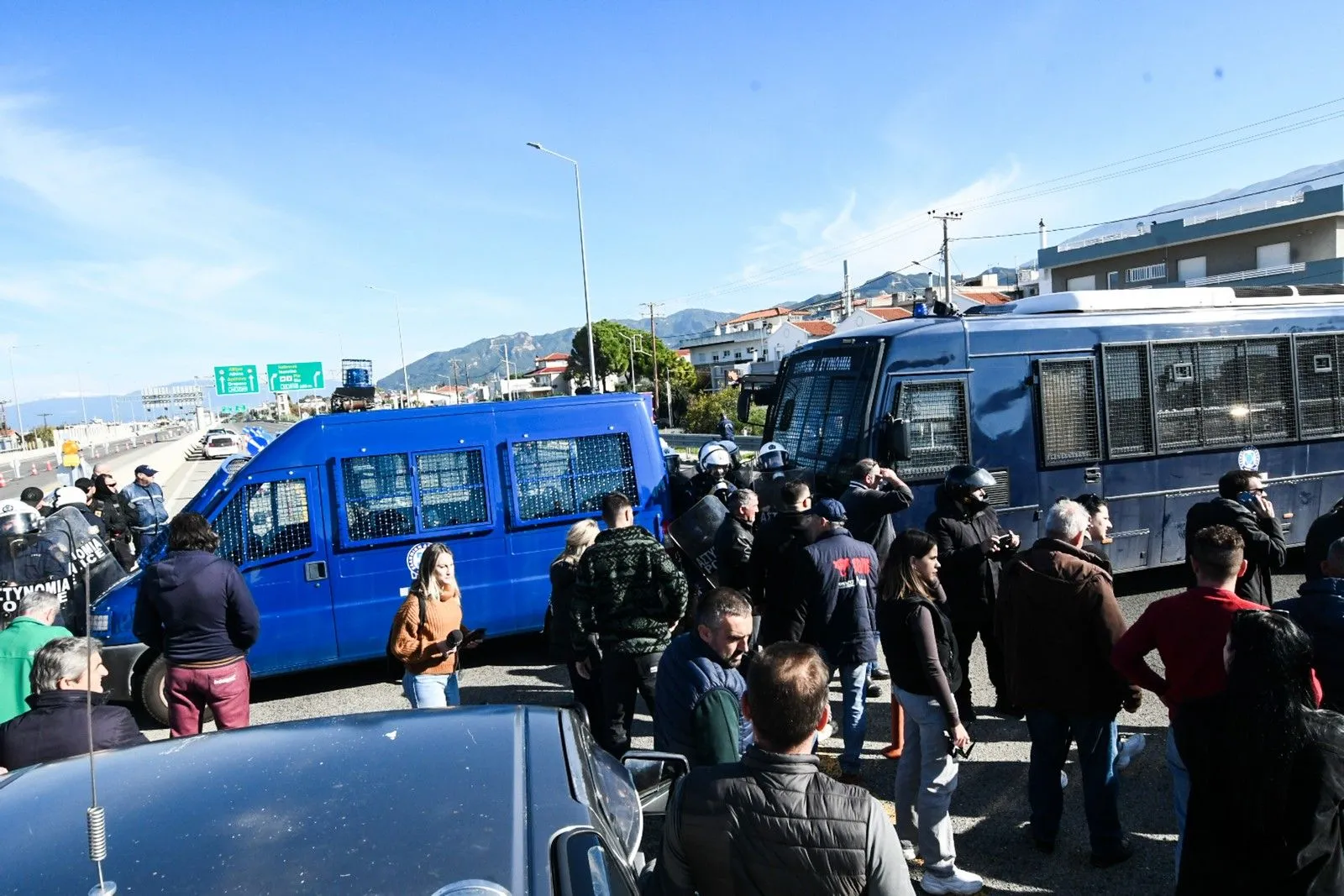 Αγρότες και κτηνοτρόφοι από την Αχαΐα στην γέφυρα Ρίου - Αντιρρίου