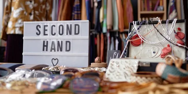 Νέος καπιταλισμός: Second hand ρούχα και leasing αυτοκίνητο