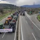 Αμετακίνητοι οι αγρότες: Κλιμακώνονται οι κινητοποιήσεις – Ετοιμάζουν μπλόκα μέχρι τις γιορτές