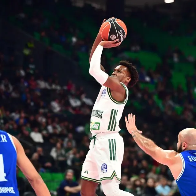 Ο Σορτς έκοβε, ο Χολμς έραβε και οι πράσινοι λύγισαν τον Γηραιό