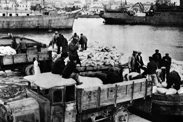 Πλοία με τρόφιμα στην κατοχική Αθήνα