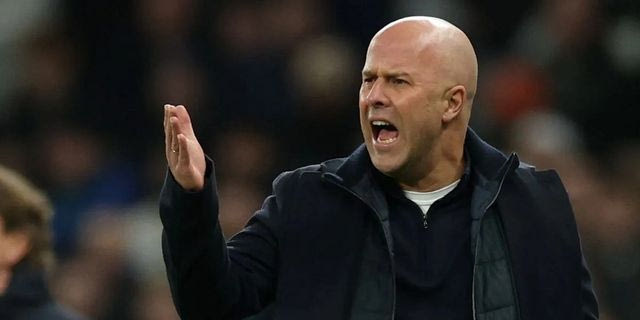 Σλοτ: “Ο Ίσακ θα μείνει για μήνες εκτός δράσης, απερίσκεπτο το τάκλιν του Φαν ντε Φεν”