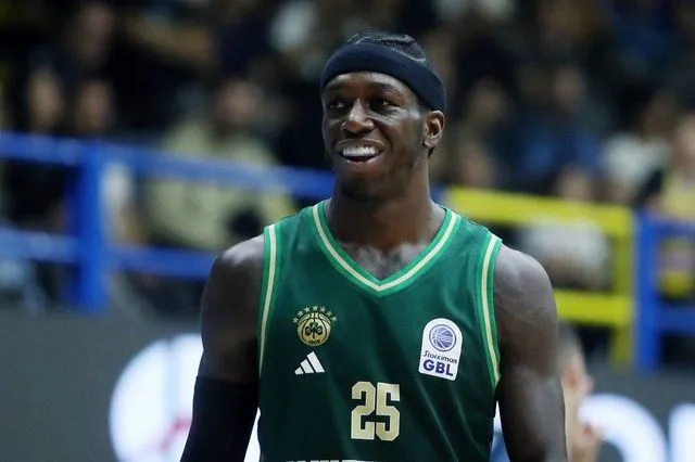 Ο Κέντρικ Ναν απέναντι στο Περιστέρι