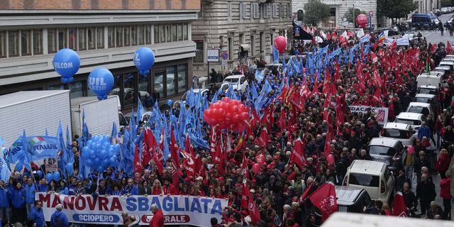 “Παραλύει” η Ιταλία – Γενική απεργία σε ΜΜΜ, σχολεία και νοσοκομεία για τον προϋπολογισμό