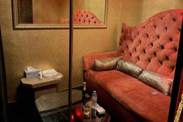 Έφοδος και συλλήψεις σε νυχτερινά κέντρα στη Συγγρού, όπου προήγαγαν γυναίκες στην πορνεία